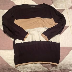 Cute everywhere sweater looks really good on. Light sweater blouse